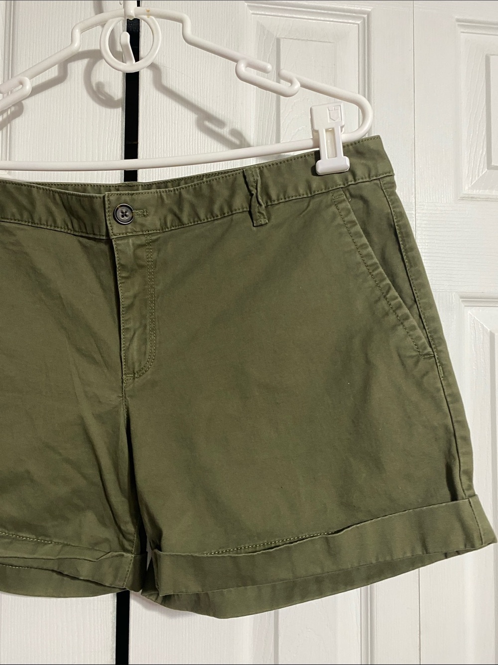 Banana Republic city chino green cuffed shorts size 14 - Picture 2 of 9
